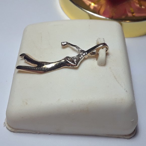 .01ct Diamond 1" 14Kt YG Golfer Pendant #15541 - Picture 3 of 4